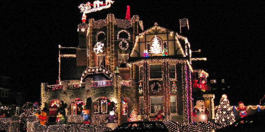 holiday lights limo tour to see festive homes